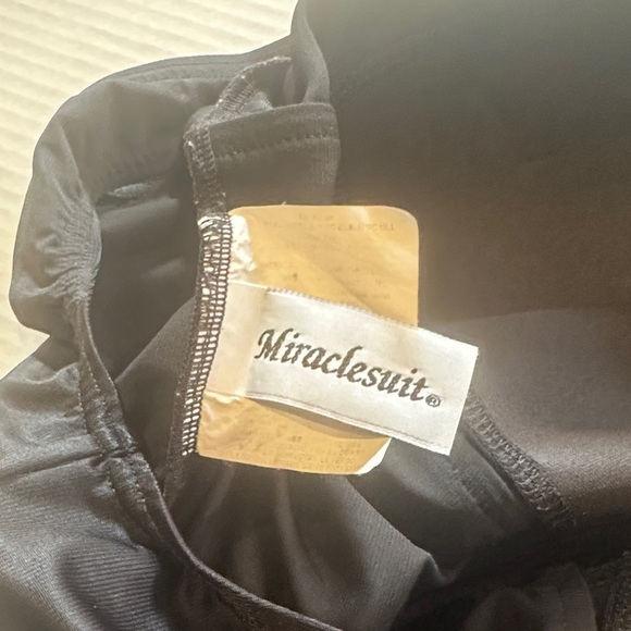 Miraclesuit Black classic Swimsuit with Gold Zipper padded bra support stretchy - Picture 7 of 9